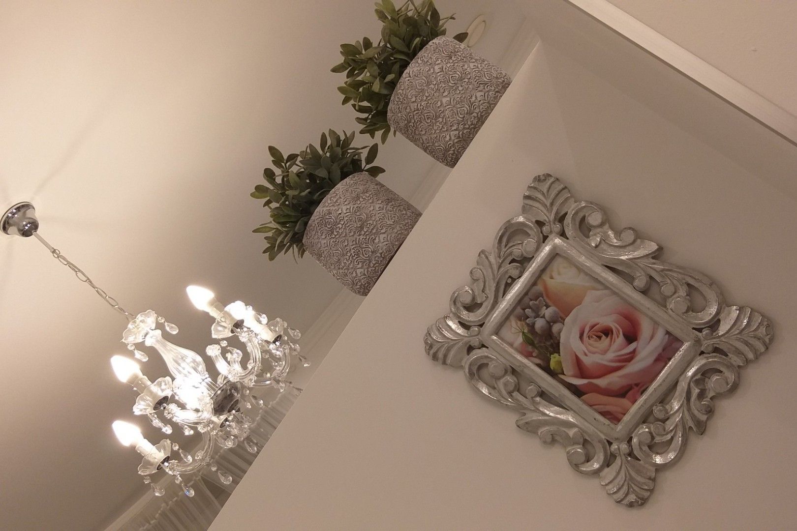 Dekoracje wnętrza salonu Magdalene